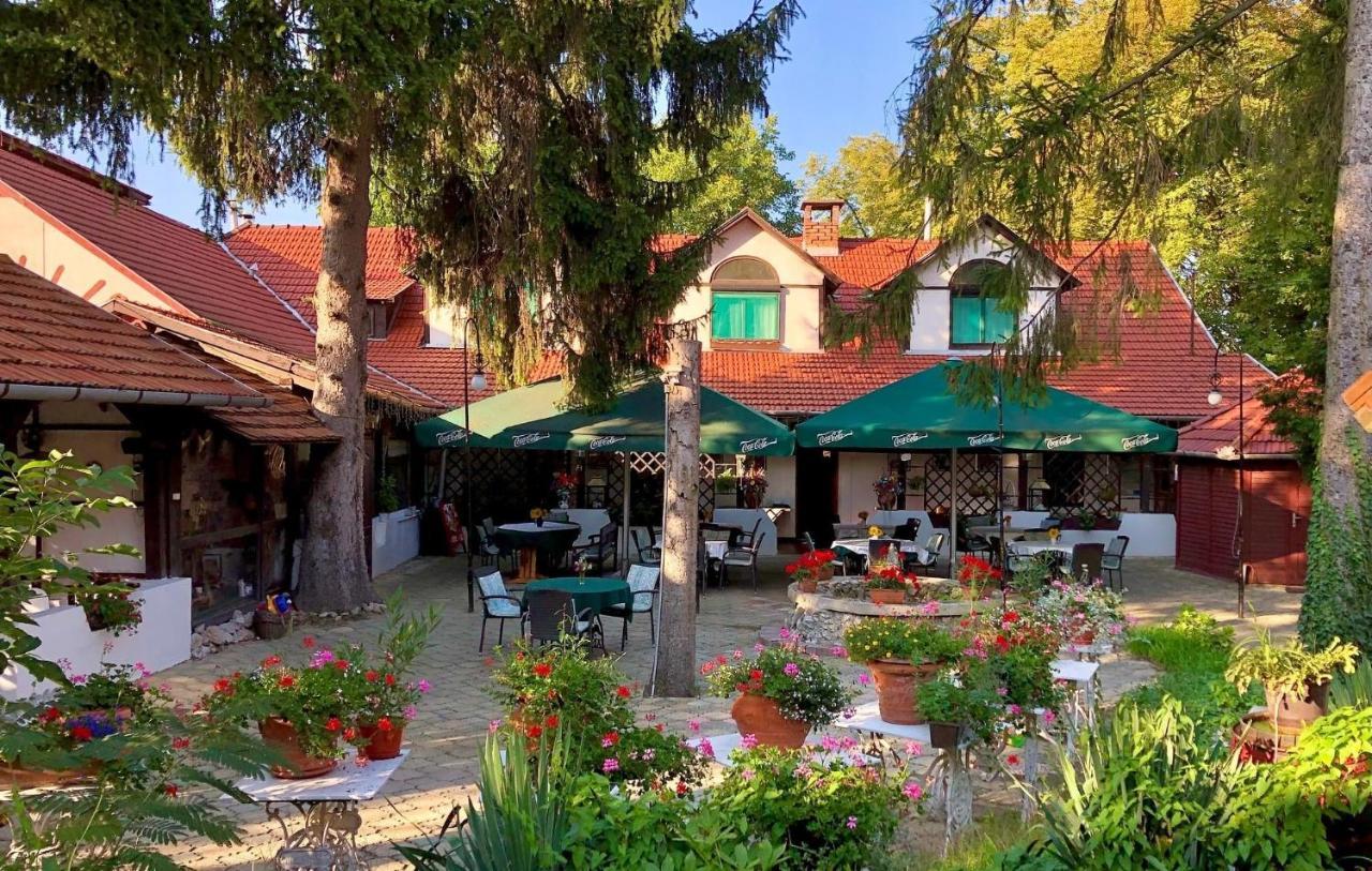 Hotel Talizman Etterem Panzio Miskolc Exterior foto